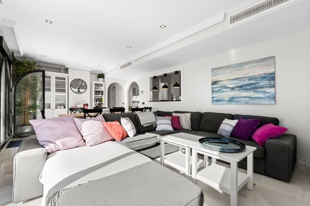 Ático de 4 habitaciones en Casares en venta con piscina garaje - 440.000 € (Ref: 9439933)