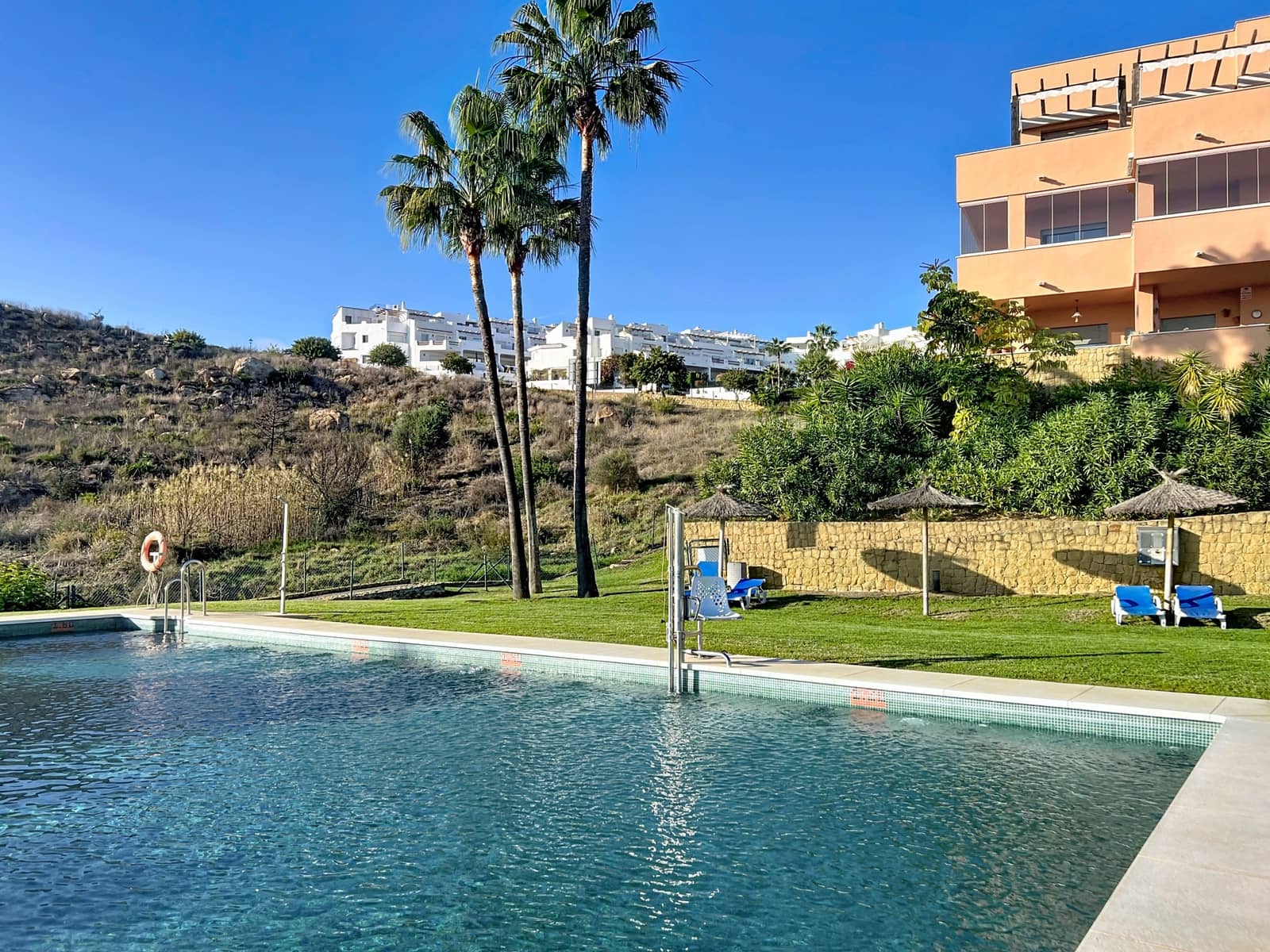 2 chambre Penthouse à vendre à Manilva avec piscine garage - 299 000 € (Ref: 9468298)