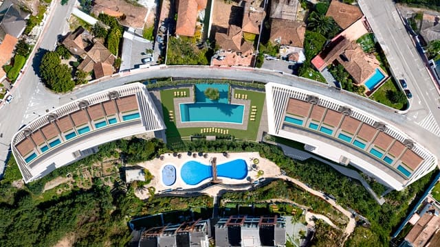 2 soveværelse Penthouse til salg i Manilva med swimmingpool garage - € 581.500 (Ref: 9472793)