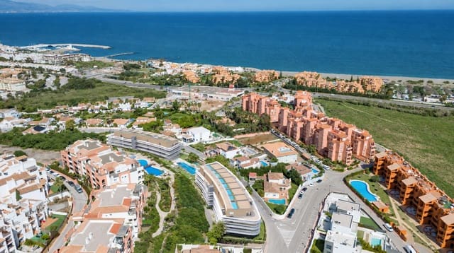 2 Zimmer Penthouse zu verkaufen in Manilva mit Pool Garage - 585.000 € (Ref: 9472793)