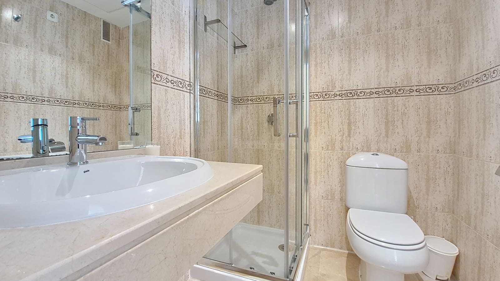 3 soveværelse Penthouse til salg i Manilva med swimmingpool garage - € 395.000 (Ref: 9508661)