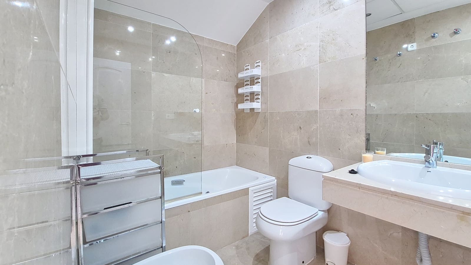 3 soveværelse Penthouse til salg i Manilva med swimmingpool garage - € 395.000 (Ref: 9508661)