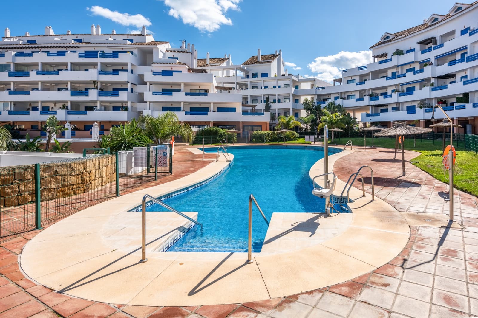 3 bedroom Penthouse for sale in Manilva with pool garage - € 395,000 (Ref: 9508661)