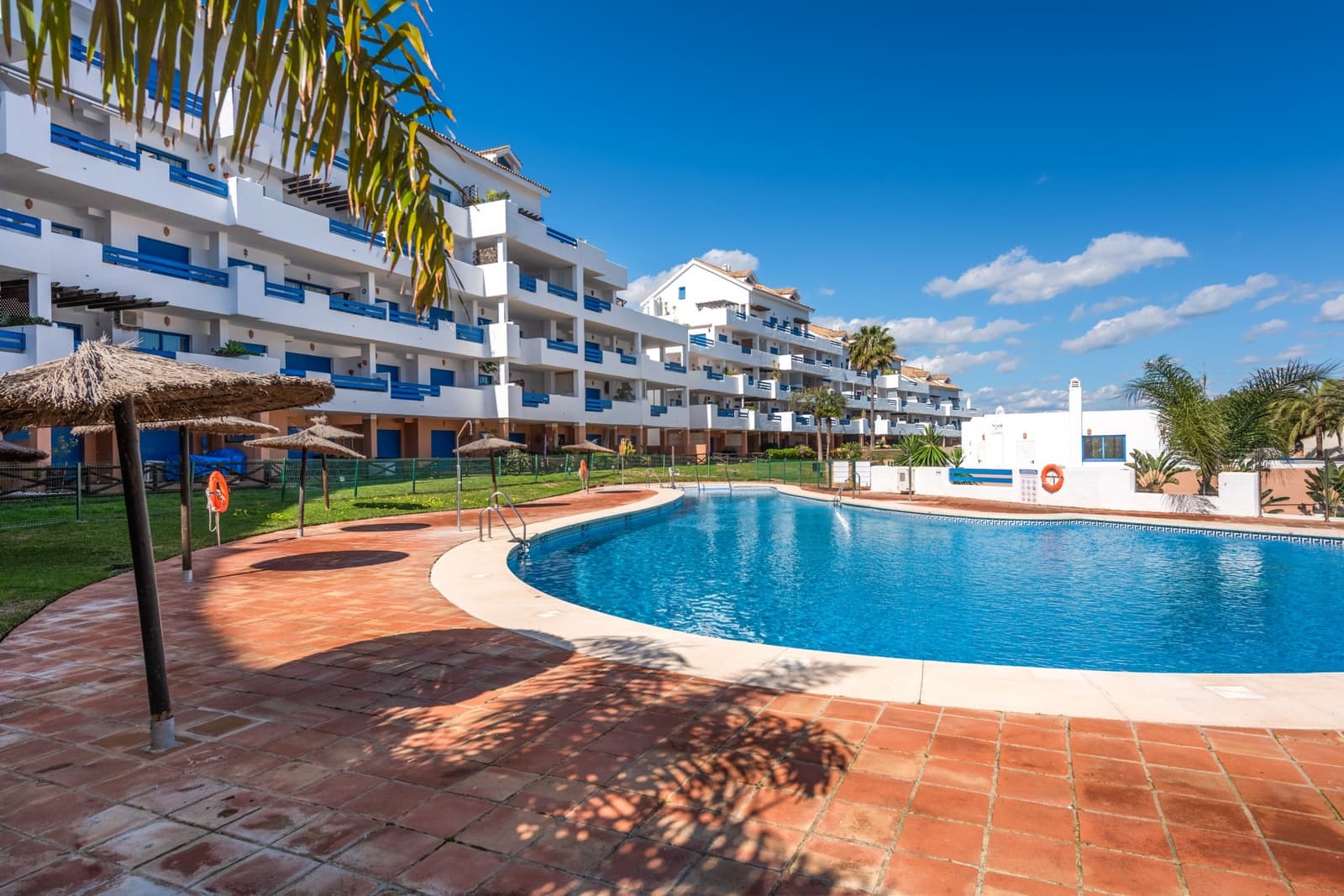 3 bedroom Penthouse for sale in Manilva with pool garage - € 395,000 (Ref: 9508661)
