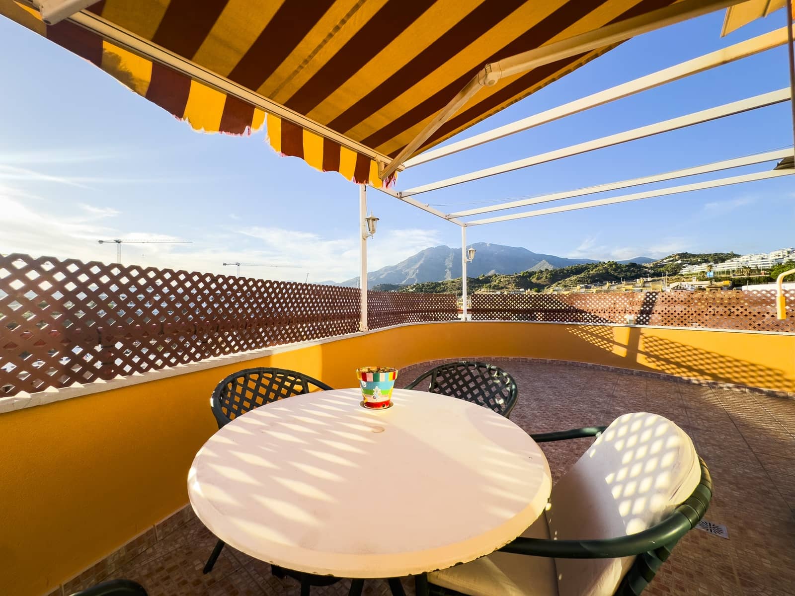 3 chambre Penthouse à vendre à Estepona avec garage - 680 000 € (Ref: 9516064)