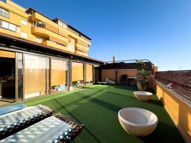 3 quarto Penthouse para venda em Estepona com garagem - 639 000 € (Ref: 9516064)