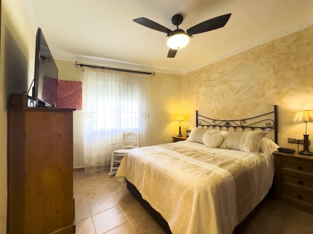 3 quarto Penthouse para venda em Estepona com garagem - 639 000 € (Ref: 9516064)