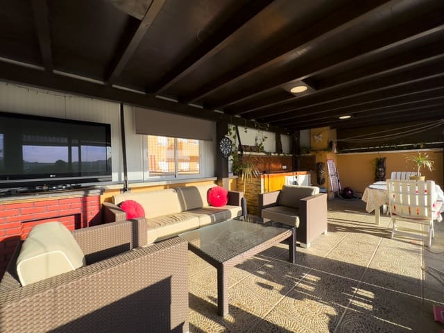 3 quarto Penthouse para venda em Estepona com garagem - 639 000 € (Ref: 9516064)