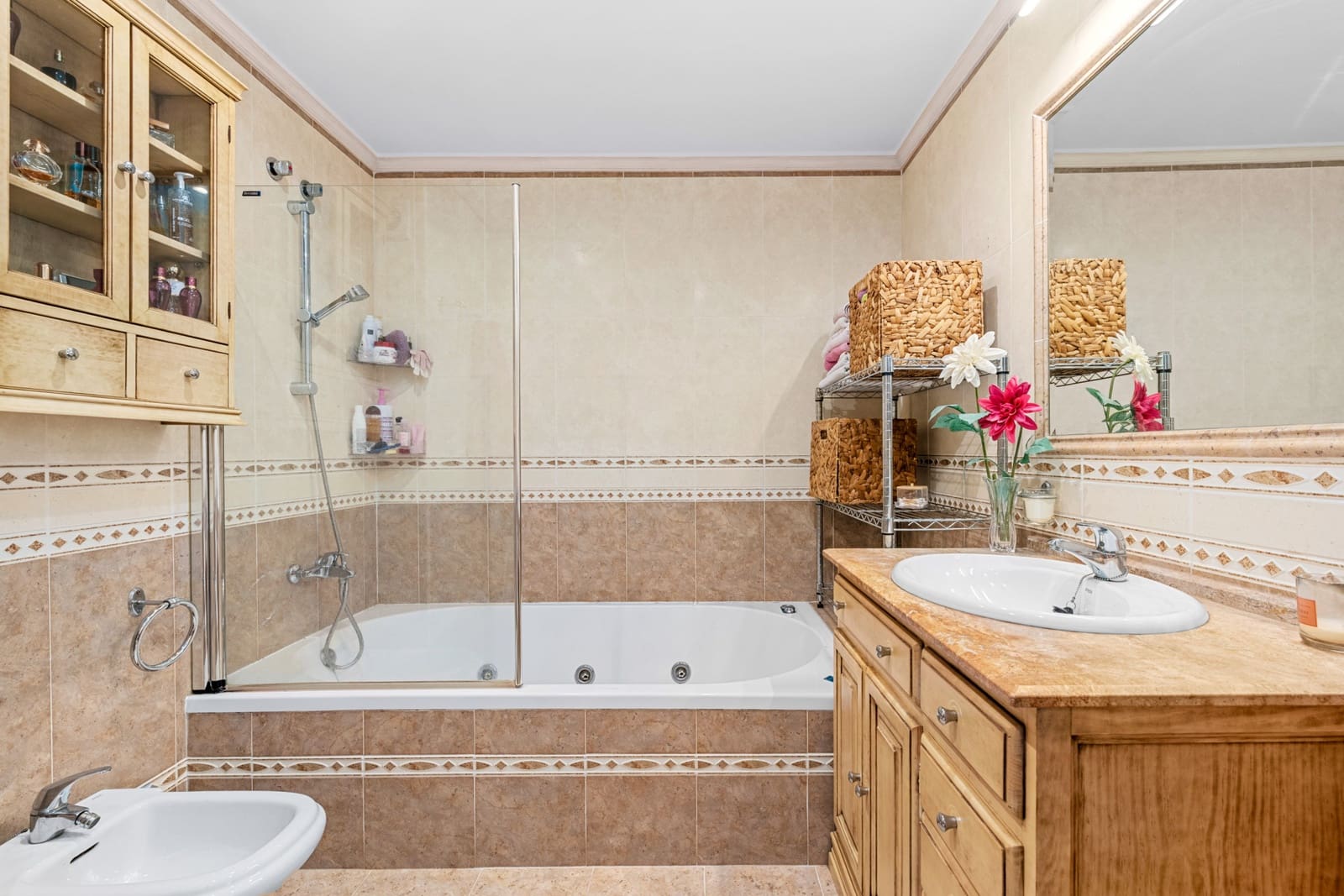 3 bedroom Penthouse for sale in Estepona with garage - € 620,000 (Ref: 9516064)