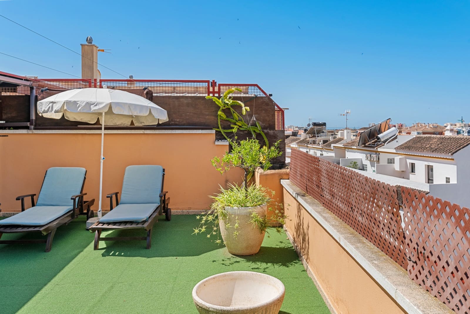 3 bedroom Penthouse for sale in Estepona with garage - € 620,000 (Ref: 9516064)