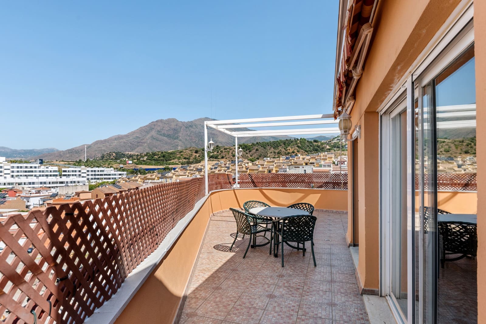 3 bedroom Penthouse for sale in Estepona with garage - € 620,000 (Ref: 9516064)
