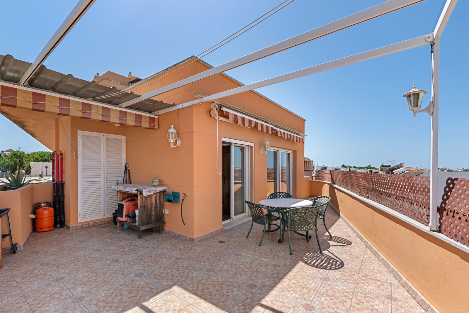 3 bedroom Penthouse for sale in Estepona with garage - € 620,000 (Ref: 9516064)