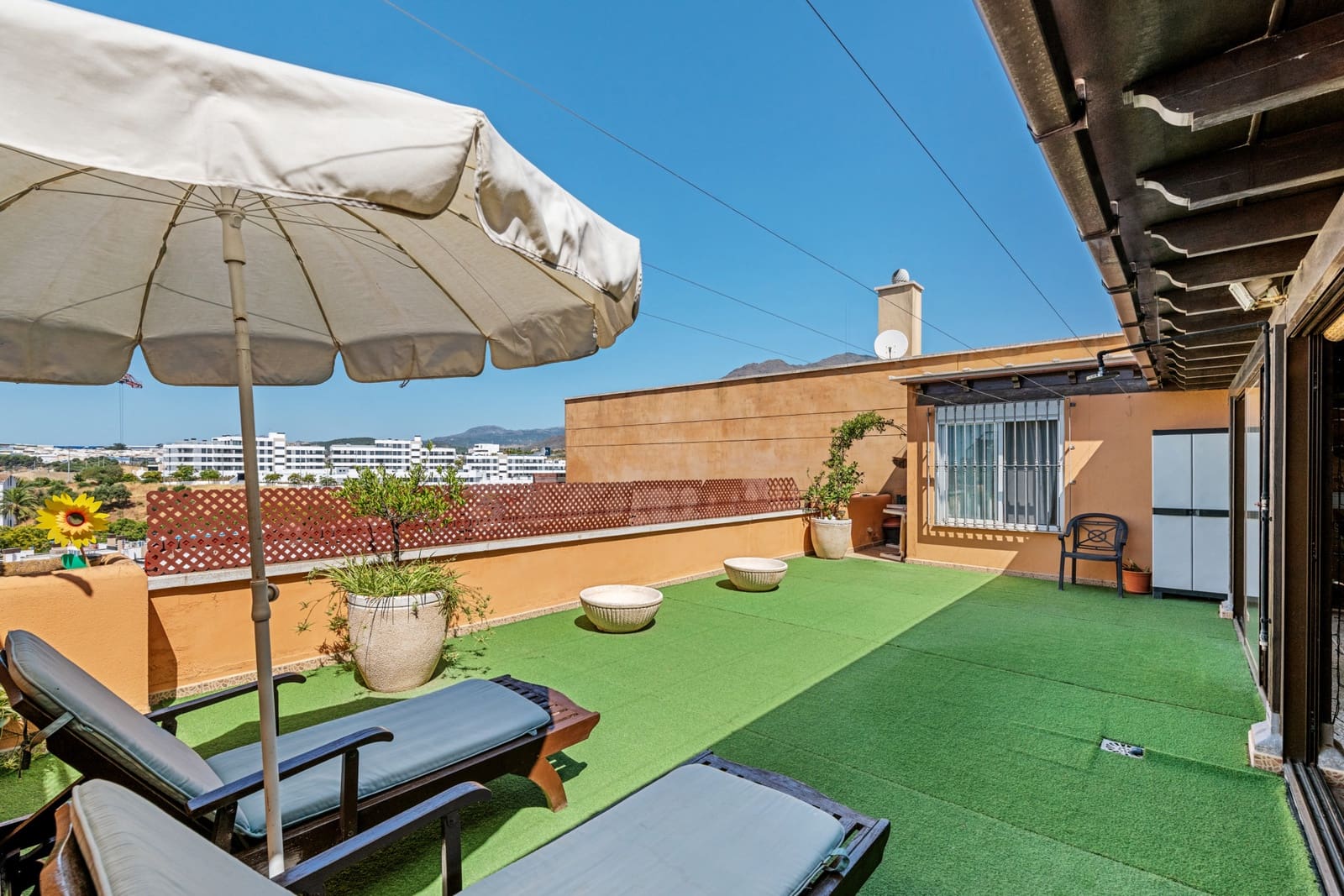 3 bedroom Penthouse for sale in Estepona with garage - € 620,000 (Ref: 9516064)