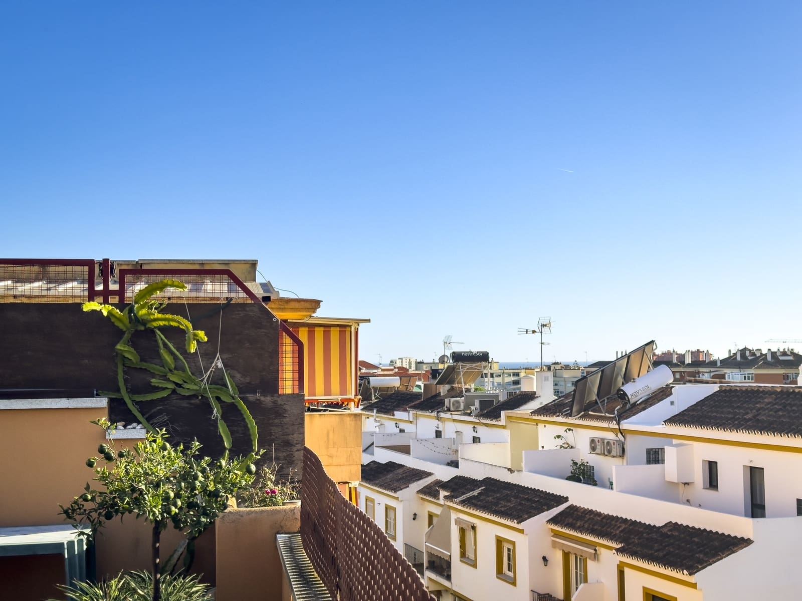 3 bedroom Penthouse for sale in Estepona with garage - € 620,000 (Ref: 9516064)