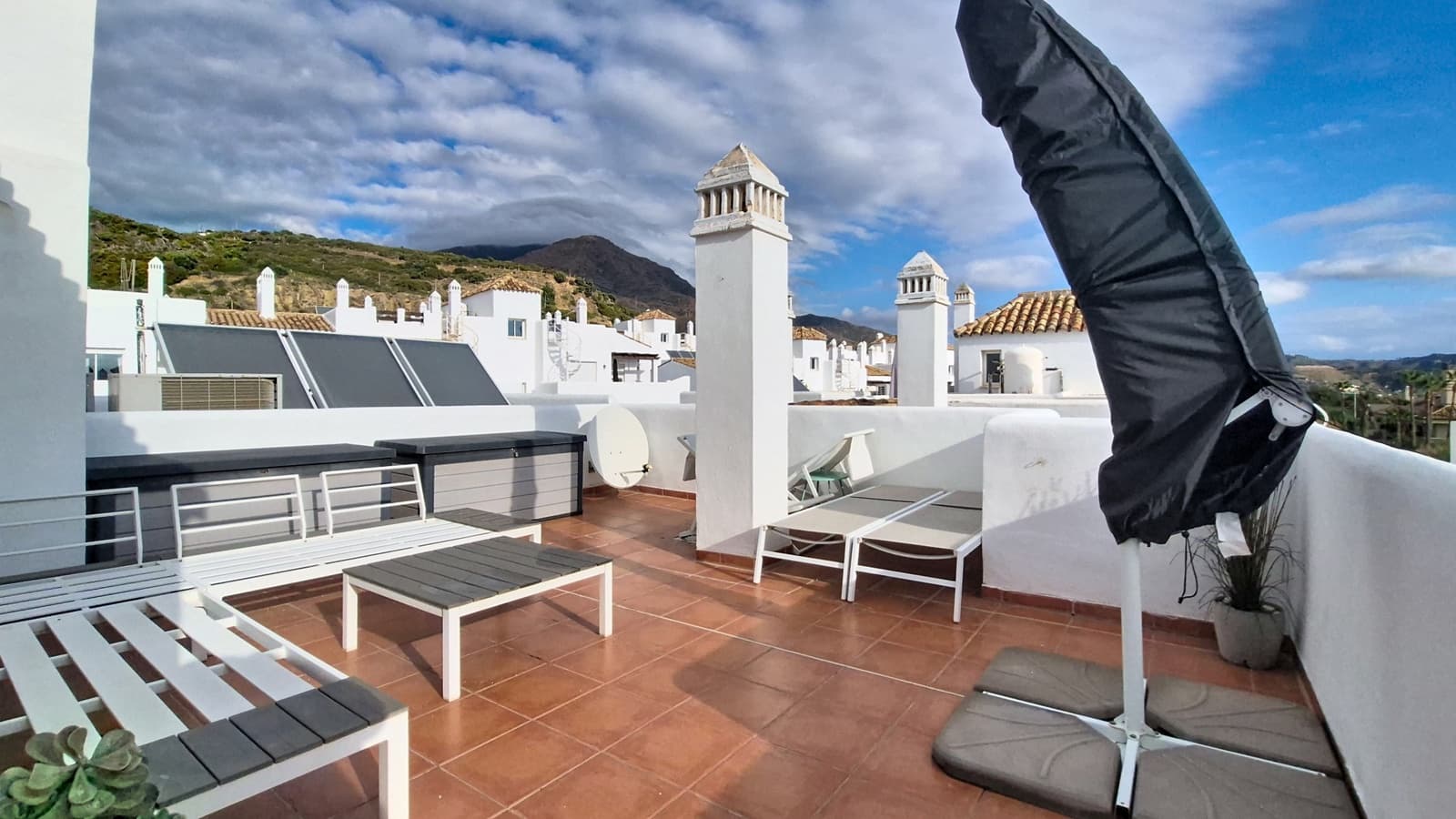 2 slaapkamer Penthouse te koop in Estepona met zwembad garage - € 266.000 (Ref: 9524111)