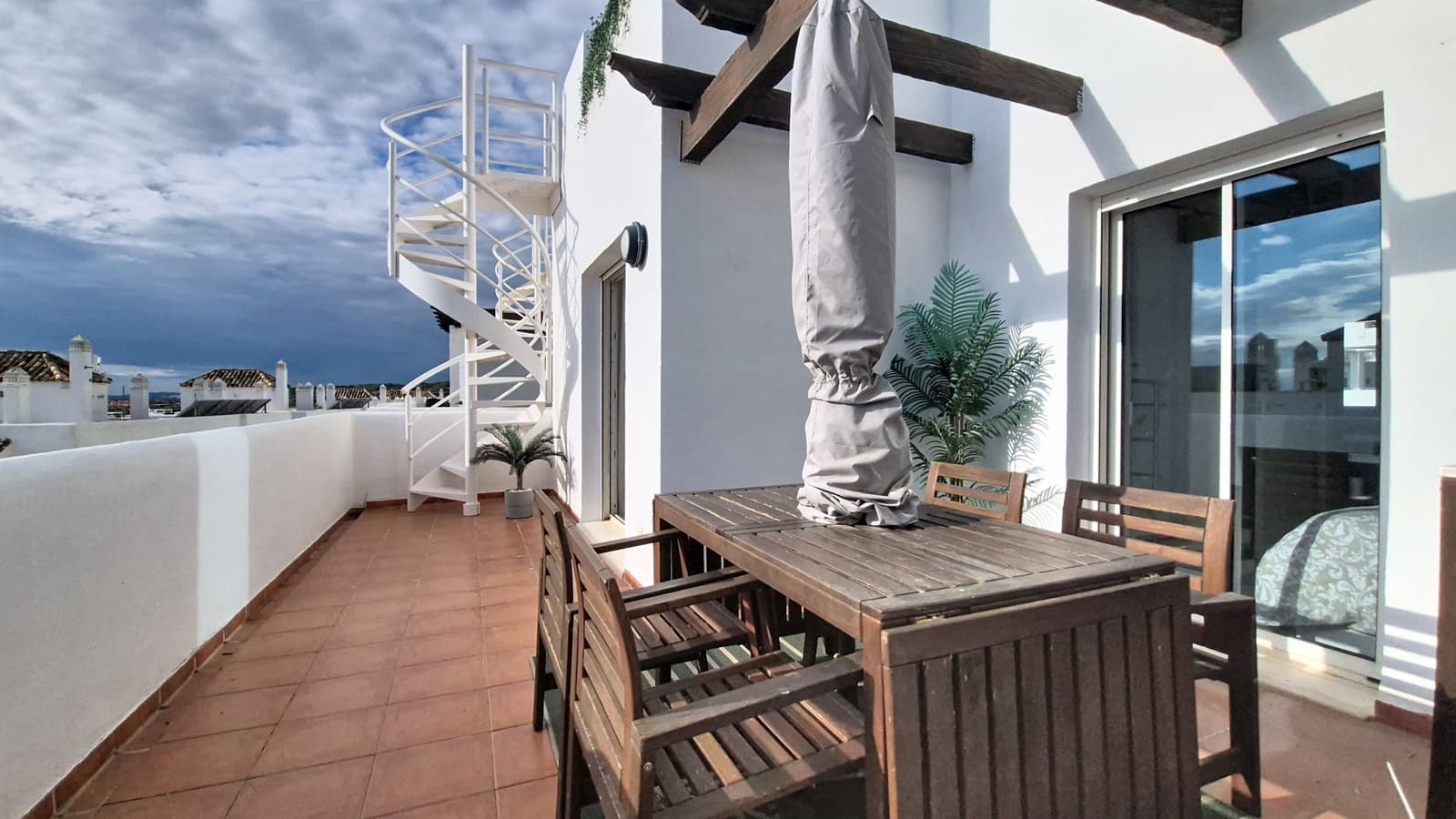 2 slaapkamer Penthouse te koop in Estepona met zwembad garage - € 266.000 (Ref: 9524111)