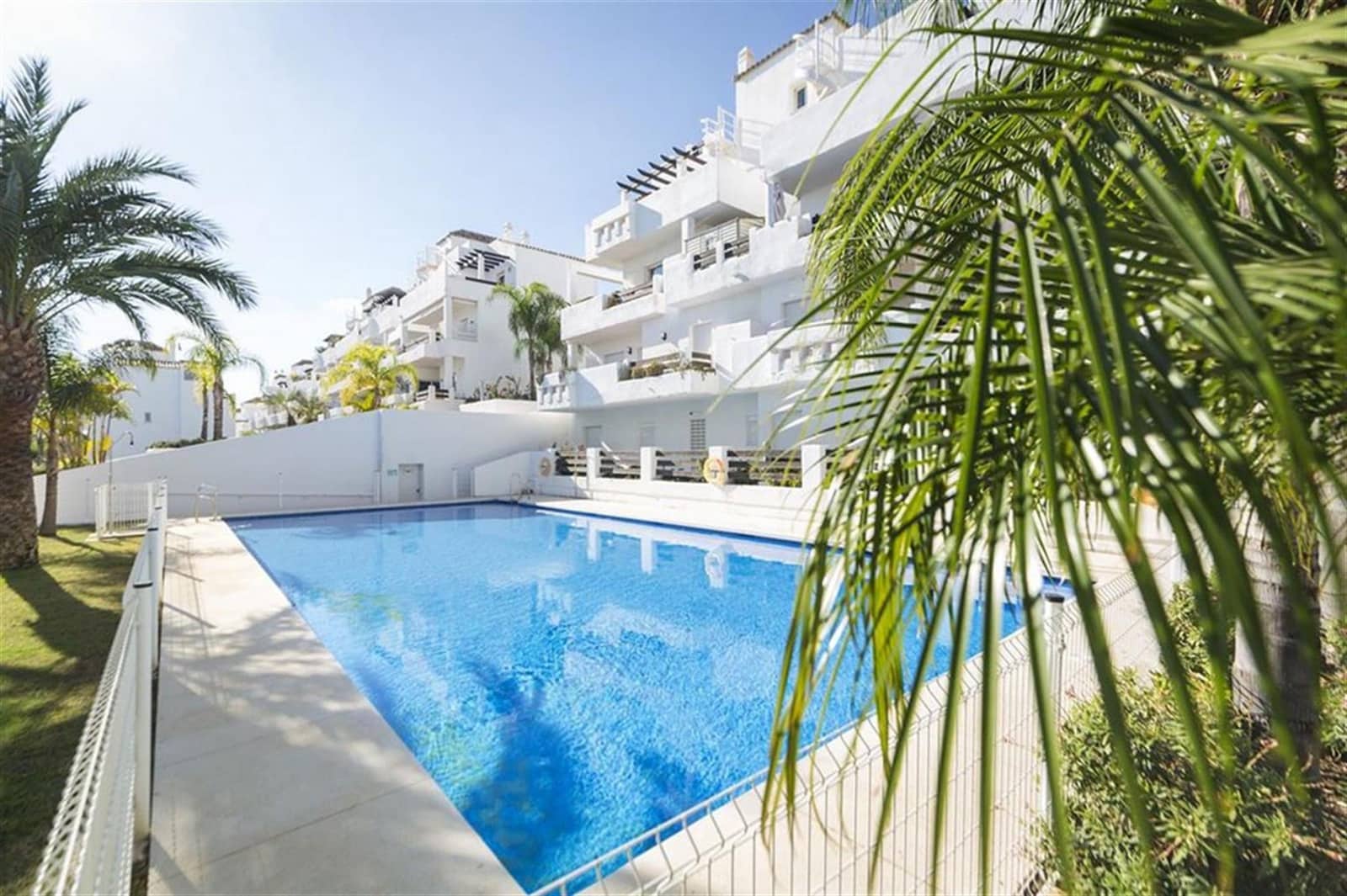 2 slaapkamer Penthouse te koop in Estepona met zwembad garage - € 266.000 (Ref: 9524111)