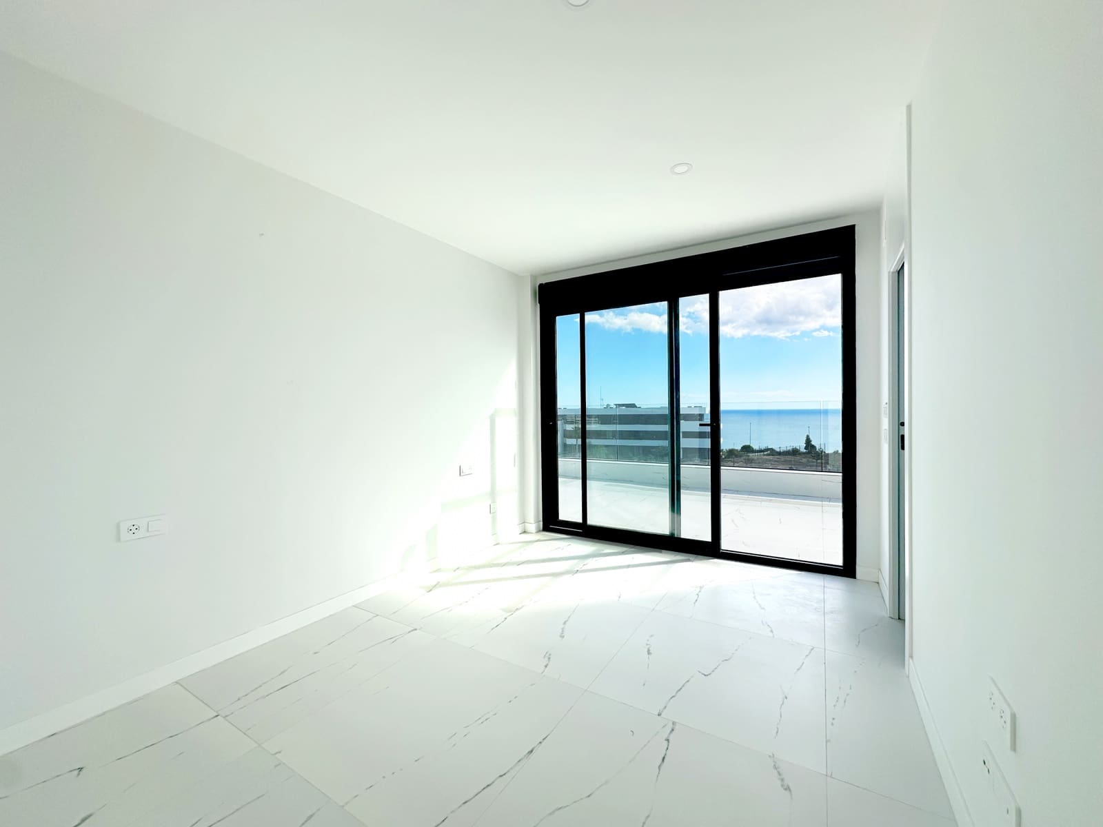 3 slaapkamer Penthouse te koop in Casares met zwembad garage - € 650.000 (Ref: 9547842)