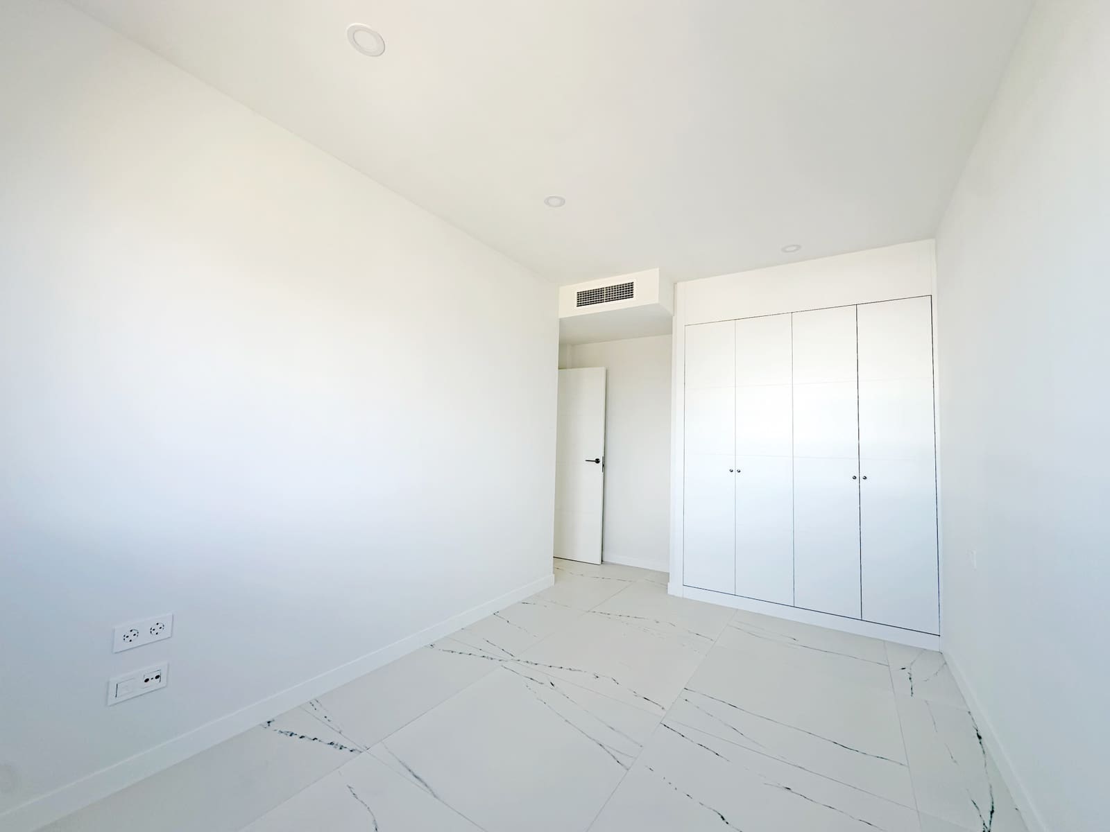 3 slaapkamer Penthouse te koop in Casares met zwembad garage - € 650.000 (Ref: 9547842)