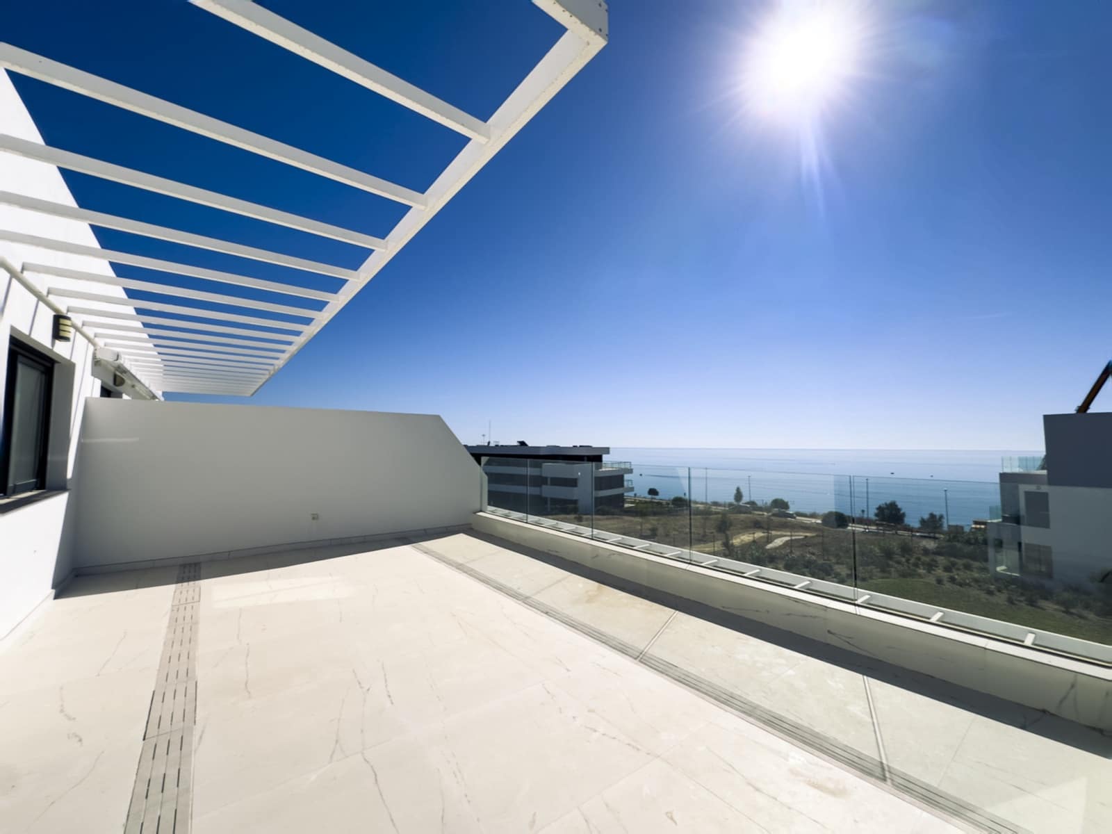 2 slaapkamer Penthouse te koop in Casares met zwembad garage - € 649.000 (Ref: 9547844)