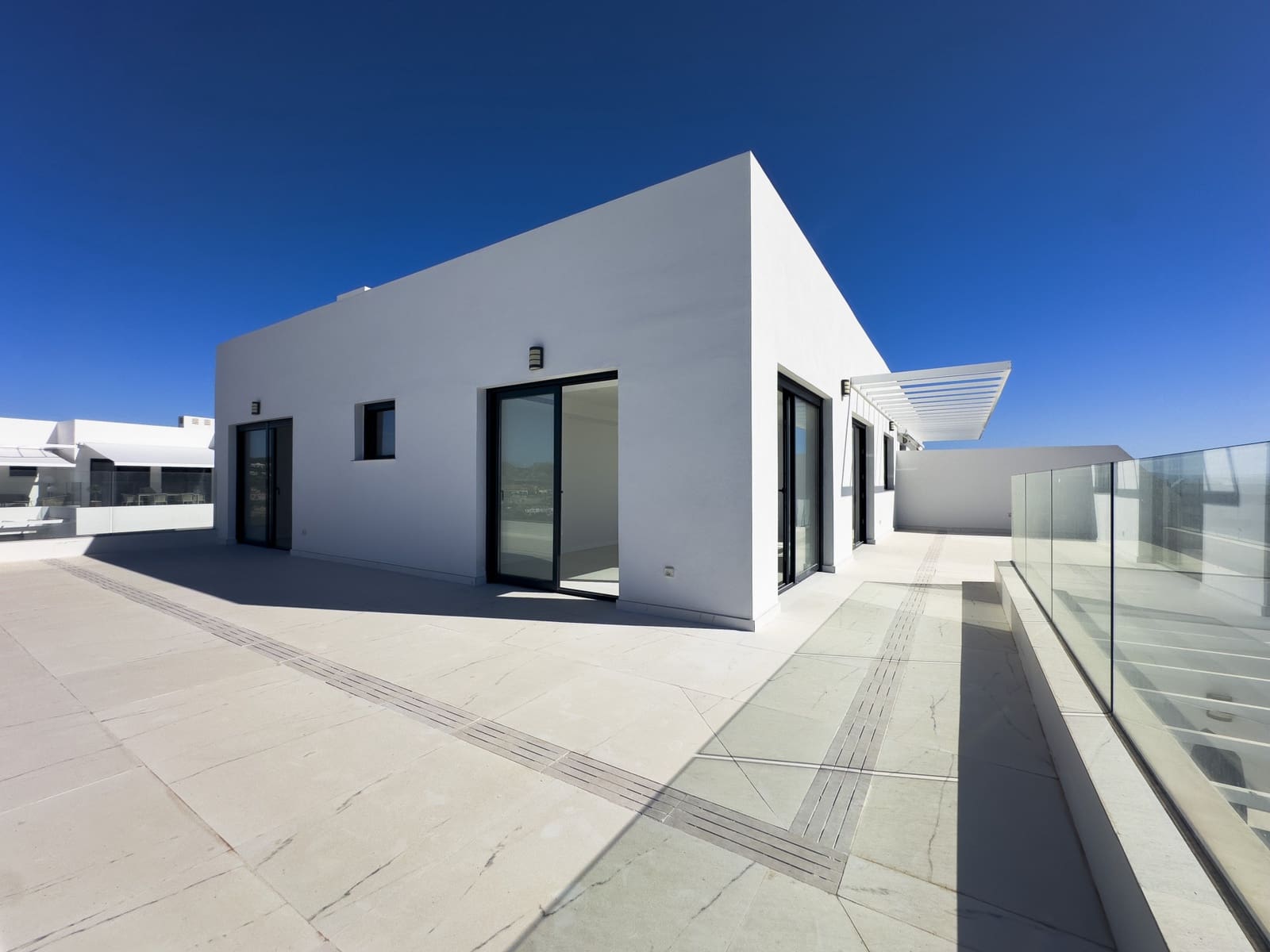 2 slaapkamer Penthouse te koop in Casares met zwembad garage - € 649.000 (Ref: 9547844)