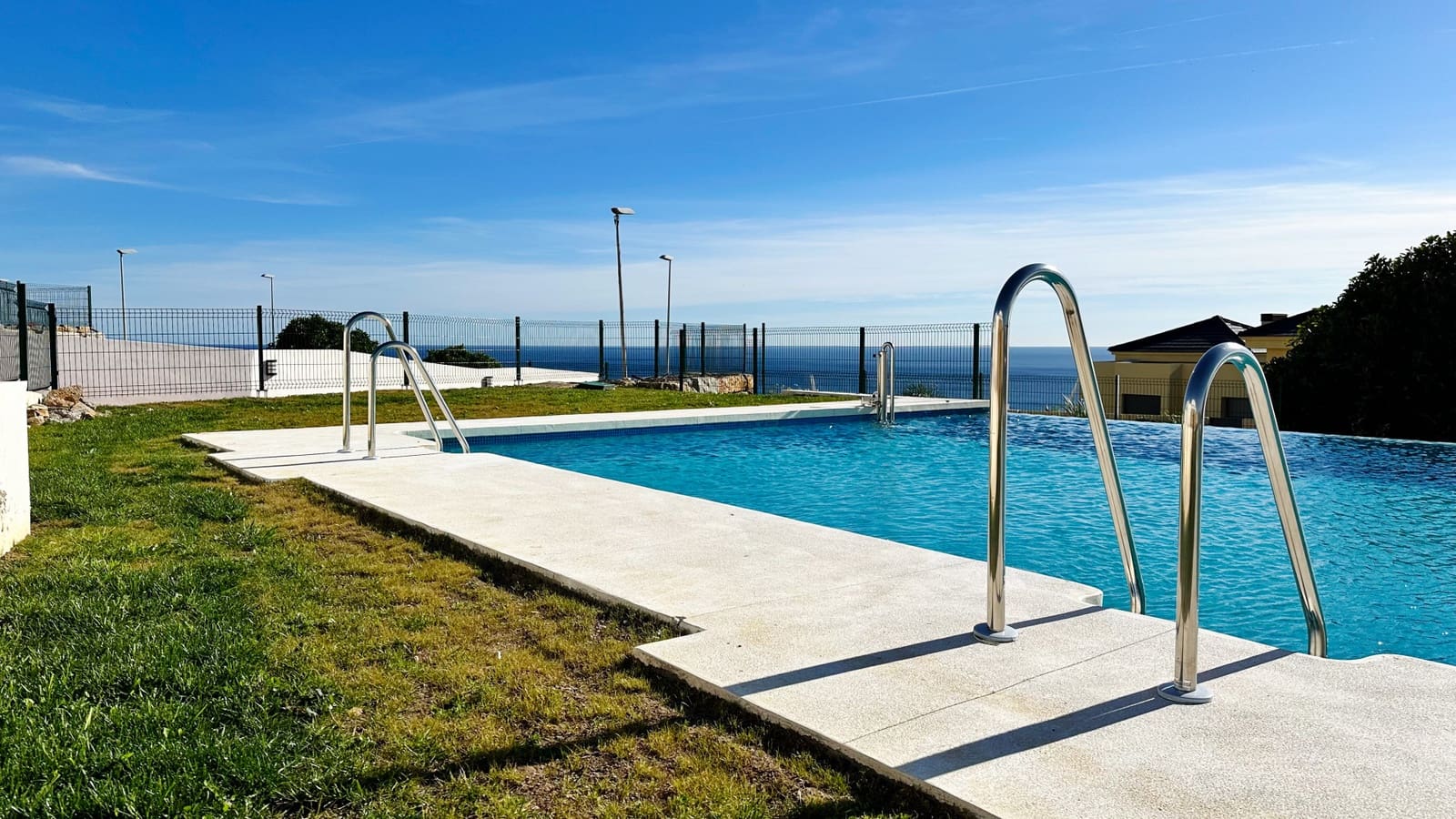 2 slaapkamer Penthouse te koop in Casares met zwembad garage - € 649.000 (Ref: 9547844)