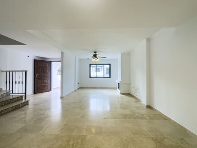 3 makuuhuone Omakotitalo myytävänä paikassa Manilva mukana uima-altaan 
autotalli - 610 000 € (Ref: 9547849)