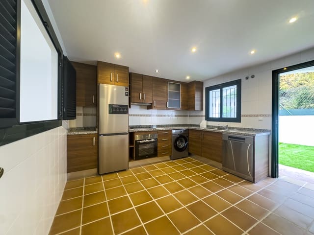 3 sovrum Hus till salu i Manilva med pool garage - 610 000 € (Ref: 9547849)