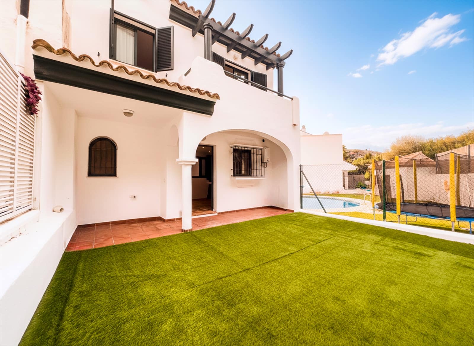 3 bedroom Townhouse for sale in Manilva with pool garage - € 610,000 (Ref: 9547849)
