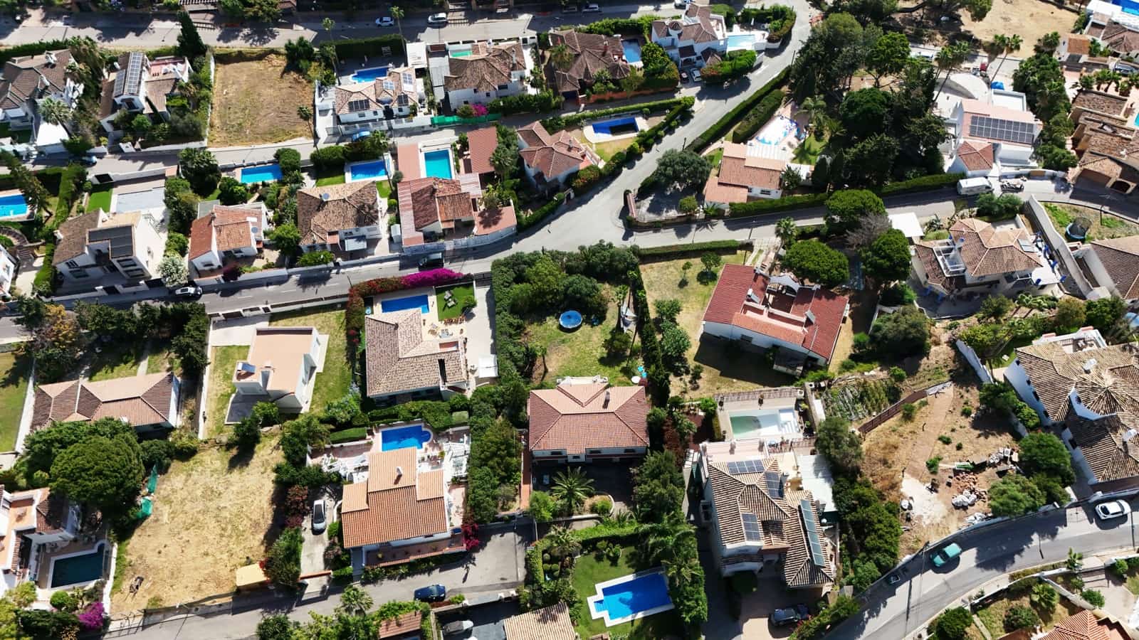 4 bedroom Villa for sale in Estepona with pool garage - € 1,400,000 (Ref: 9604849)