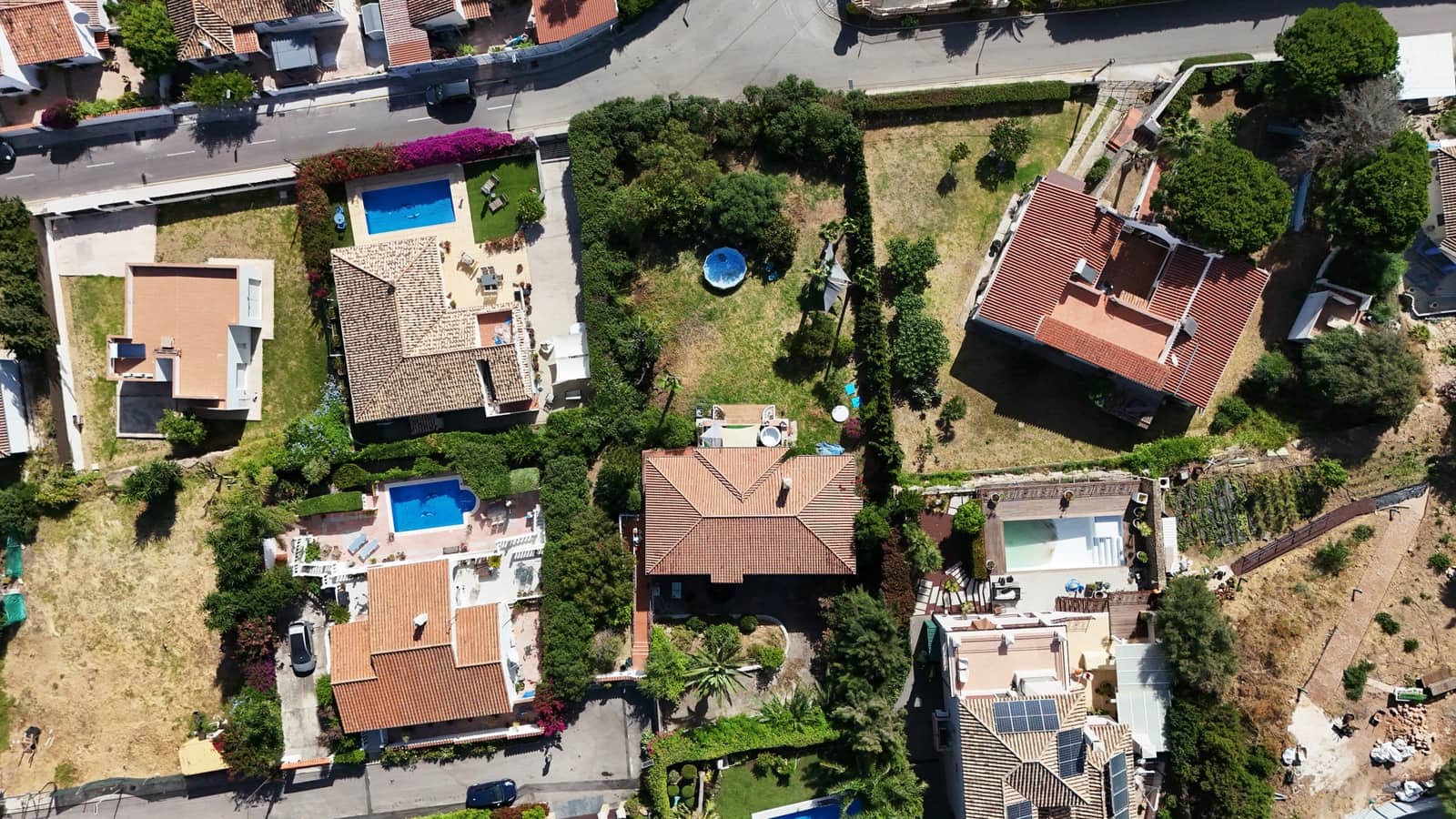 4 bedroom Villa for sale in Estepona with pool garage - € 1,400,000 (Ref: 9604849)