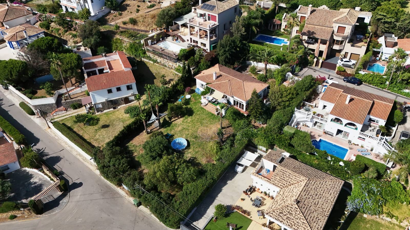 4 bedroom Villa for sale in Estepona with pool garage - € 1,400,000 (Ref: 9604849)
