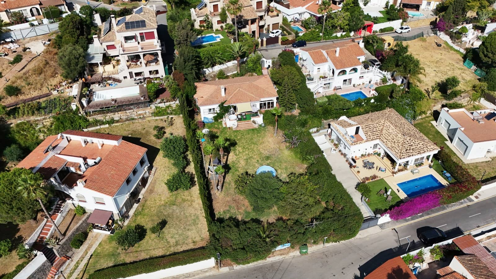 4 bedroom Villa for sale in Estepona with pool garage - € 1,400,000 (Ref: 9604849)