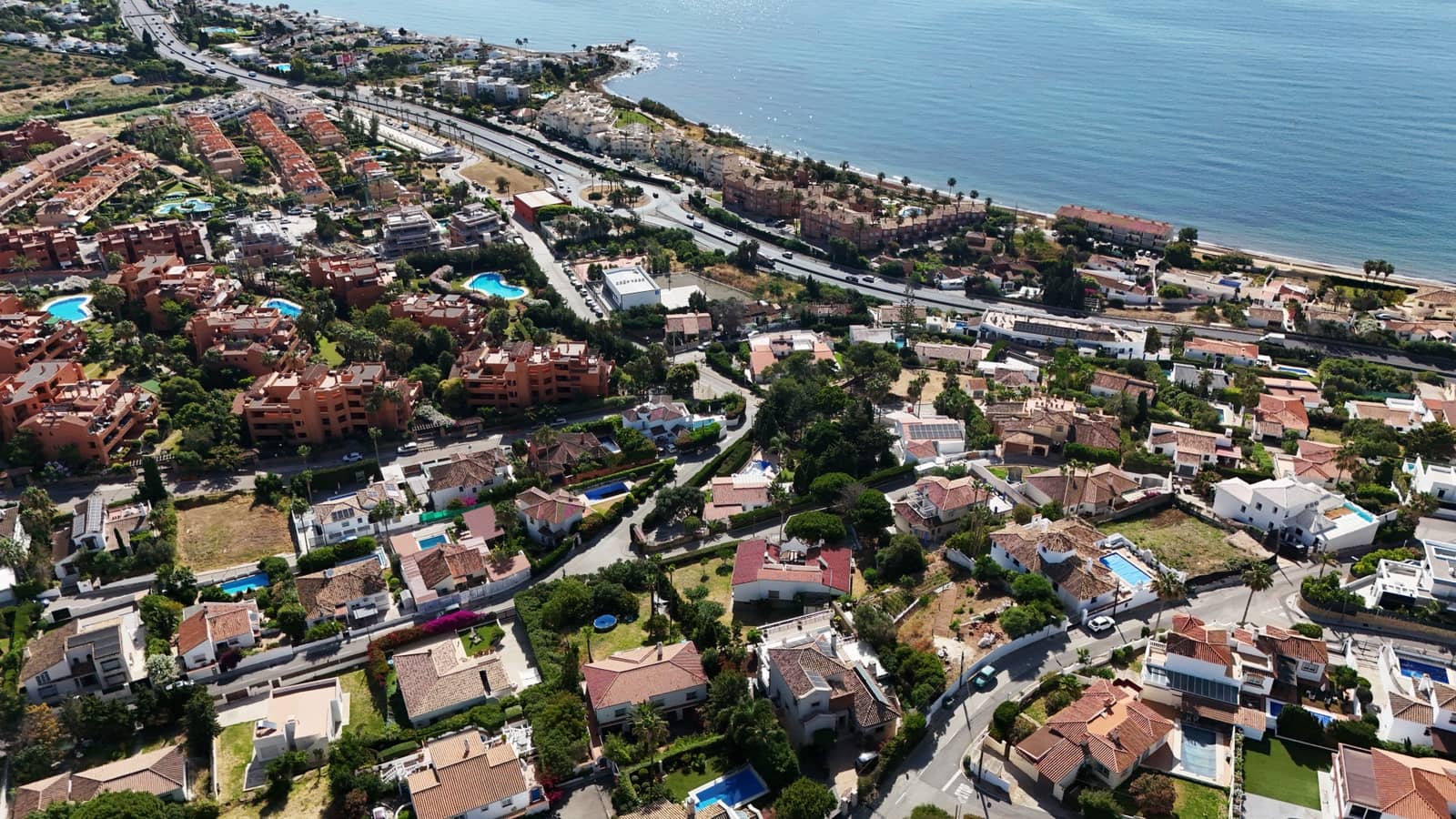 4 bedroom Villa for sale in Estepona with pool garage - € 1,400,000 (Ref: 9604849)