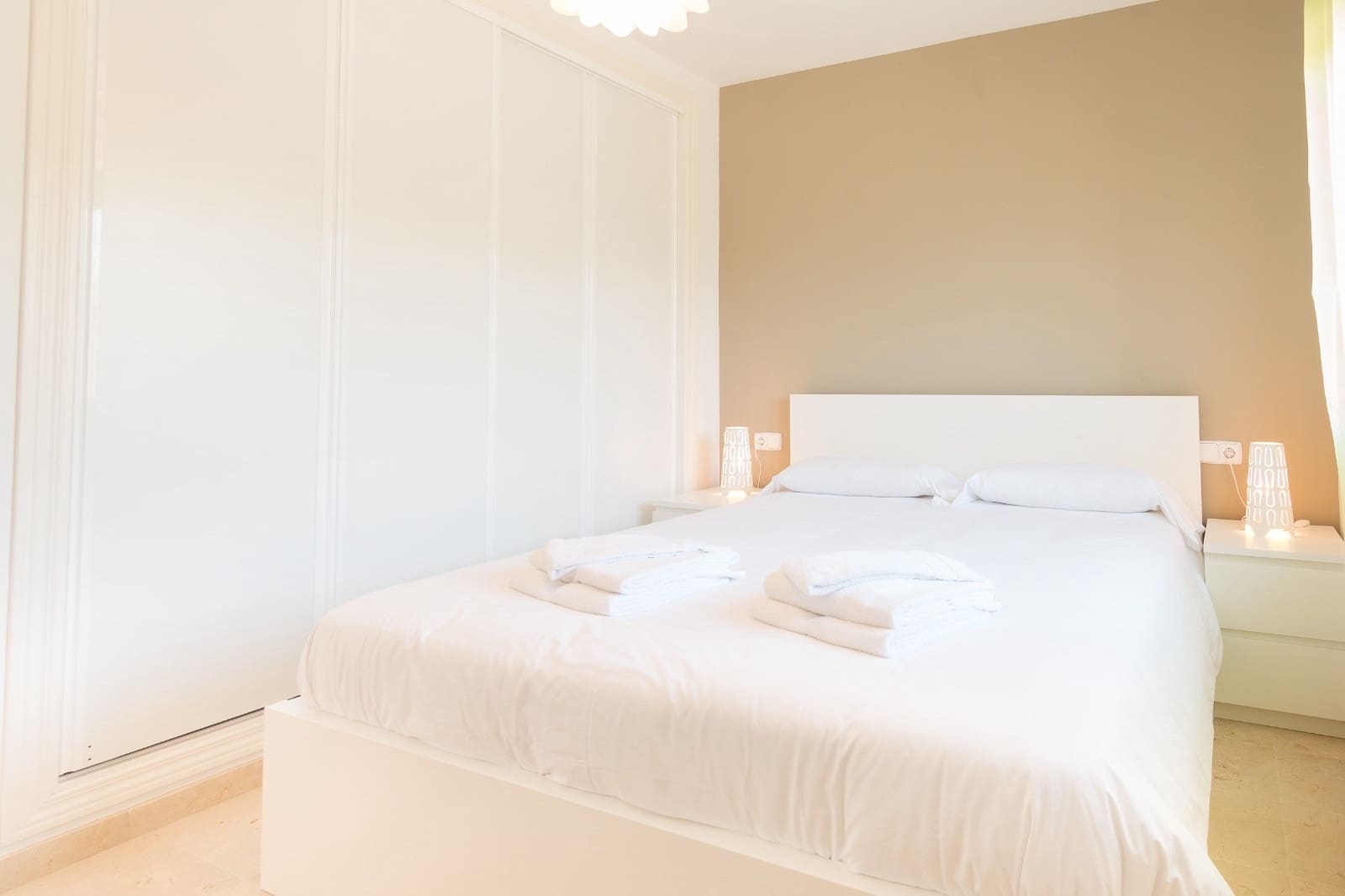 1 sovrum Lägenhet till salu i Manilva med pool garage - 219 000 € (Ref: 9738390)