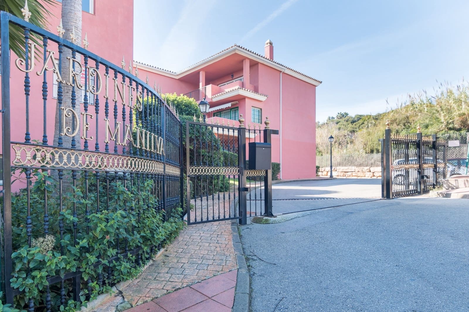 1 sovrum Lägenhet till salu i Manilva med pool garage - 219 000 € (Ref: 9738390)