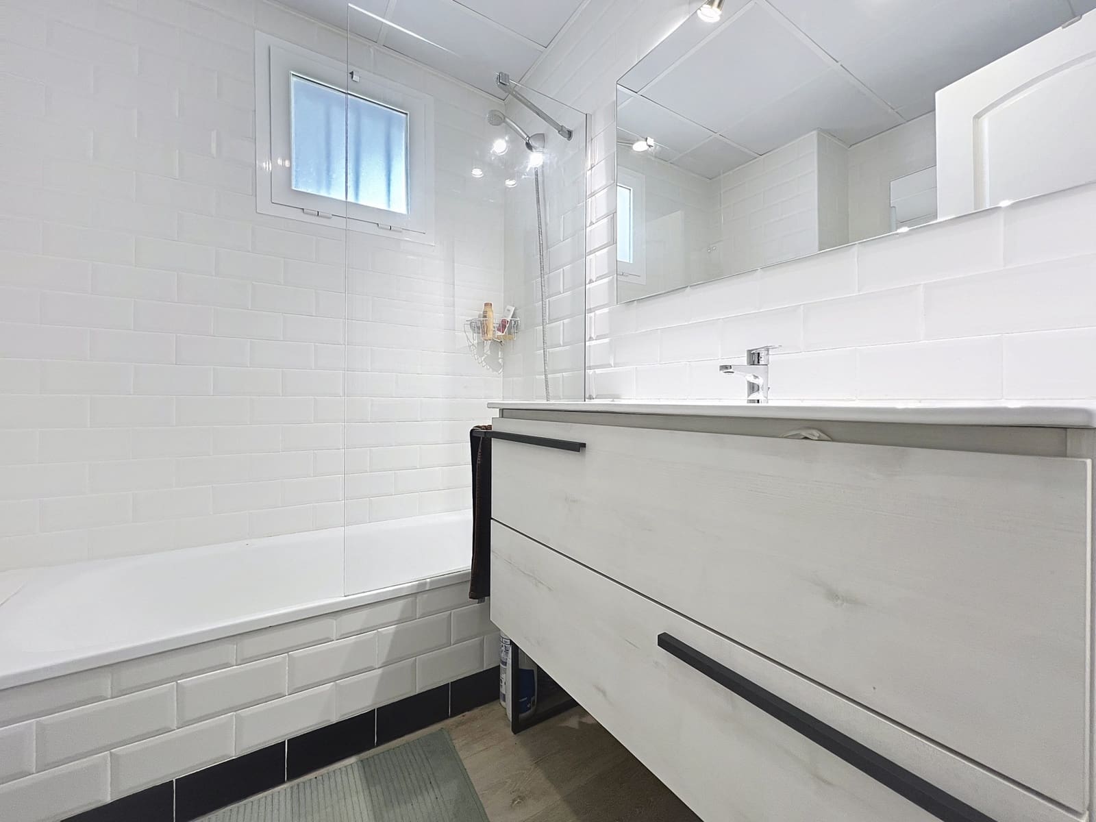 2 soveværelse Lejlighed til salg i Manilva med swimmingpool garage - € 225.000 (Ref: 9747802)