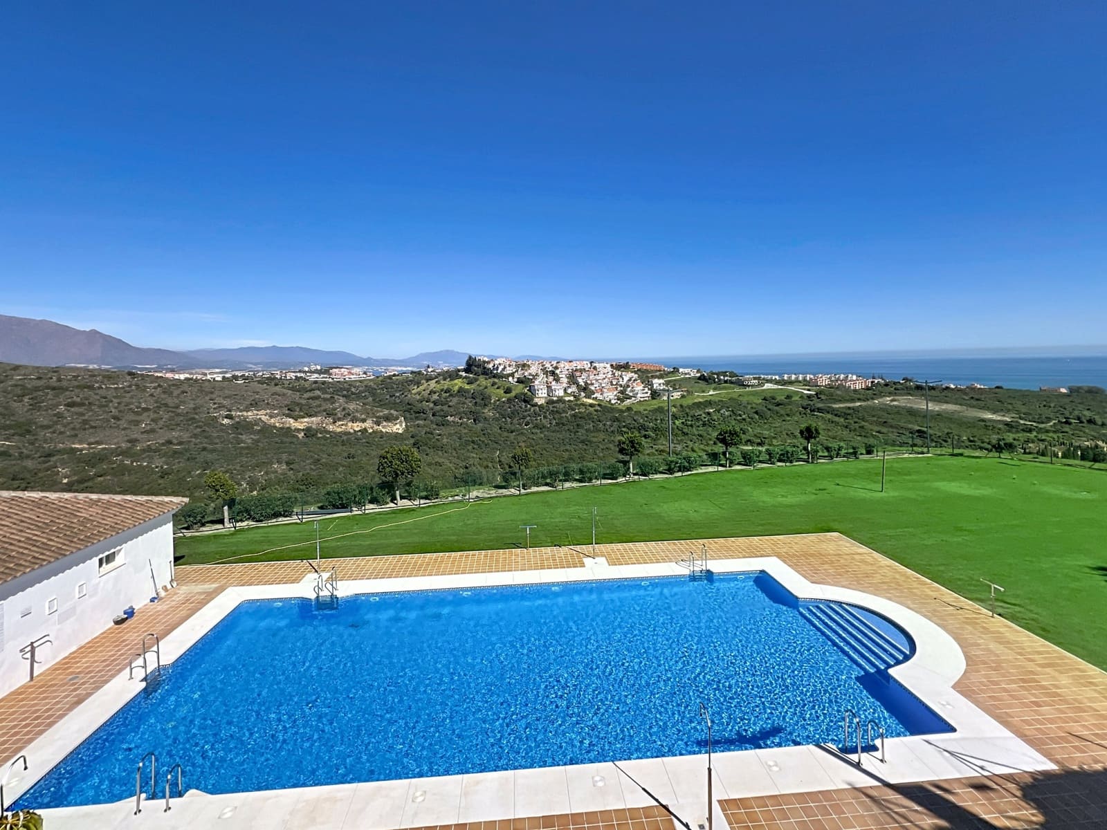 2 soveværelse Lejlighed til salg i Manilva med swimmingpool garage - € 225.000 (Ref: 9747802)