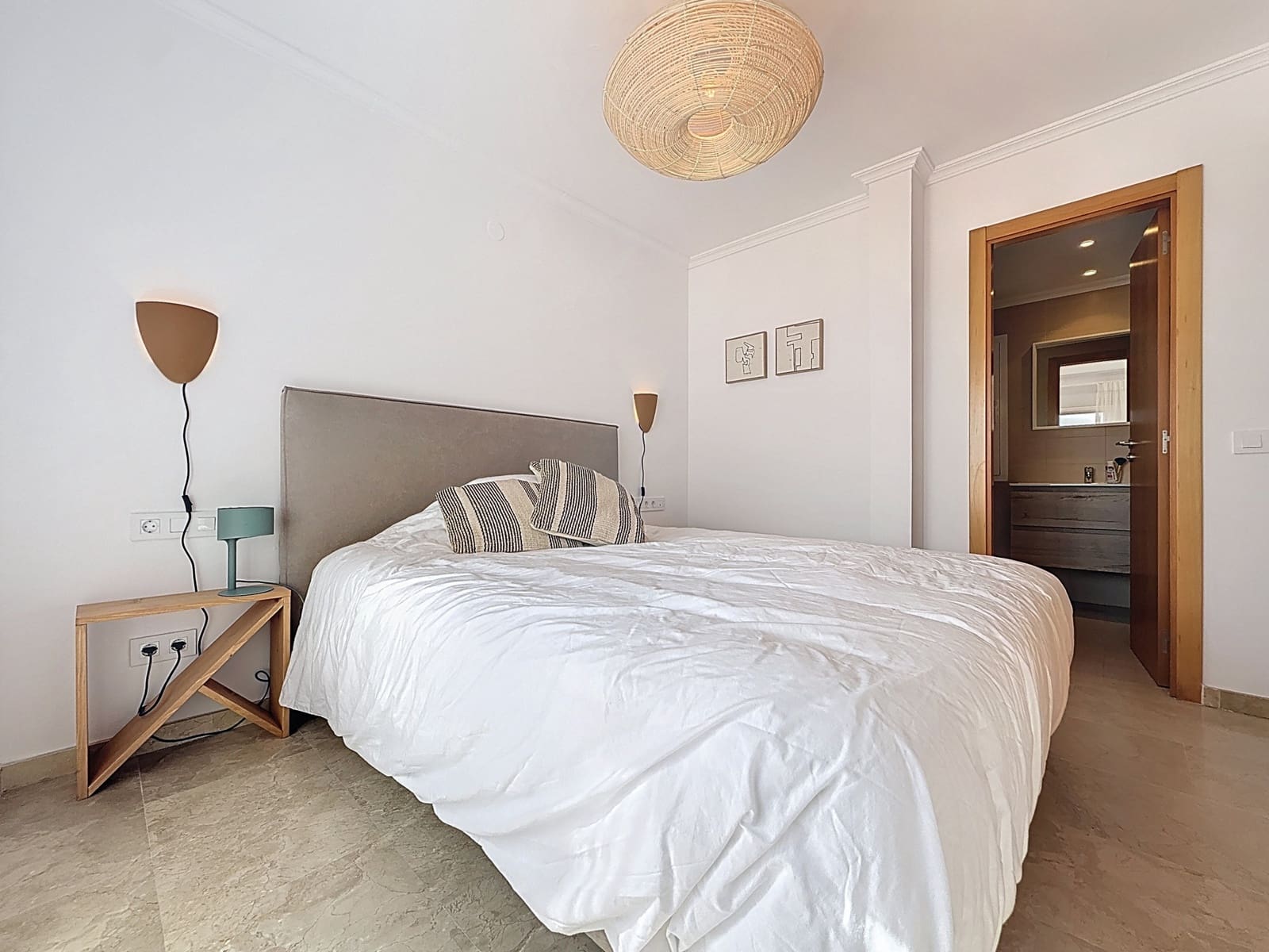 Ático de 2 habitaciones en Casares en venta con piscina garaje - 495.000 € (Ref: 9747803)