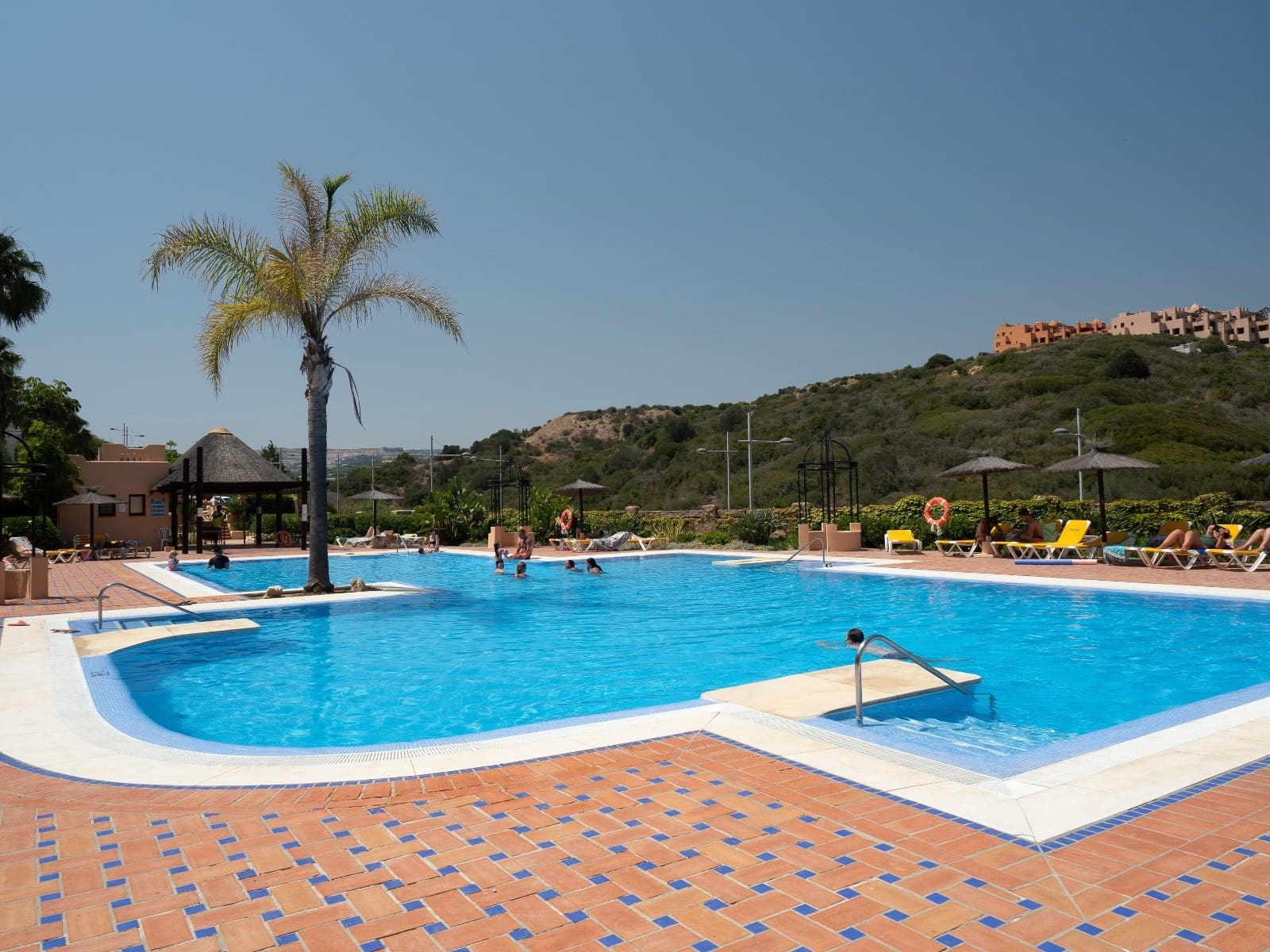 2 soveværelse Lejlighed til salg i Manilva med swimmingpool garage - € 315.000 (Ref: 9751836)