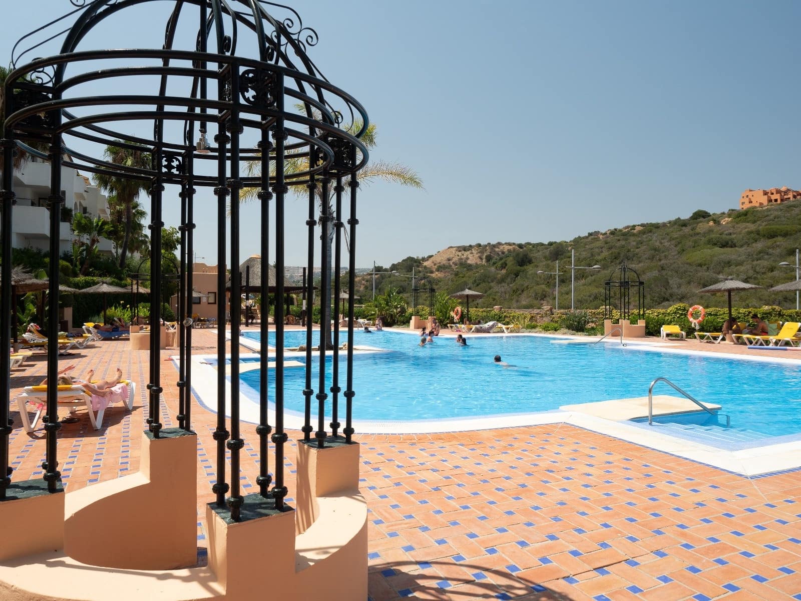 2 soveværelse Lejlighed til salg i Manilva med swimmingpool garage - € 315.000 (Ref: 9751836)