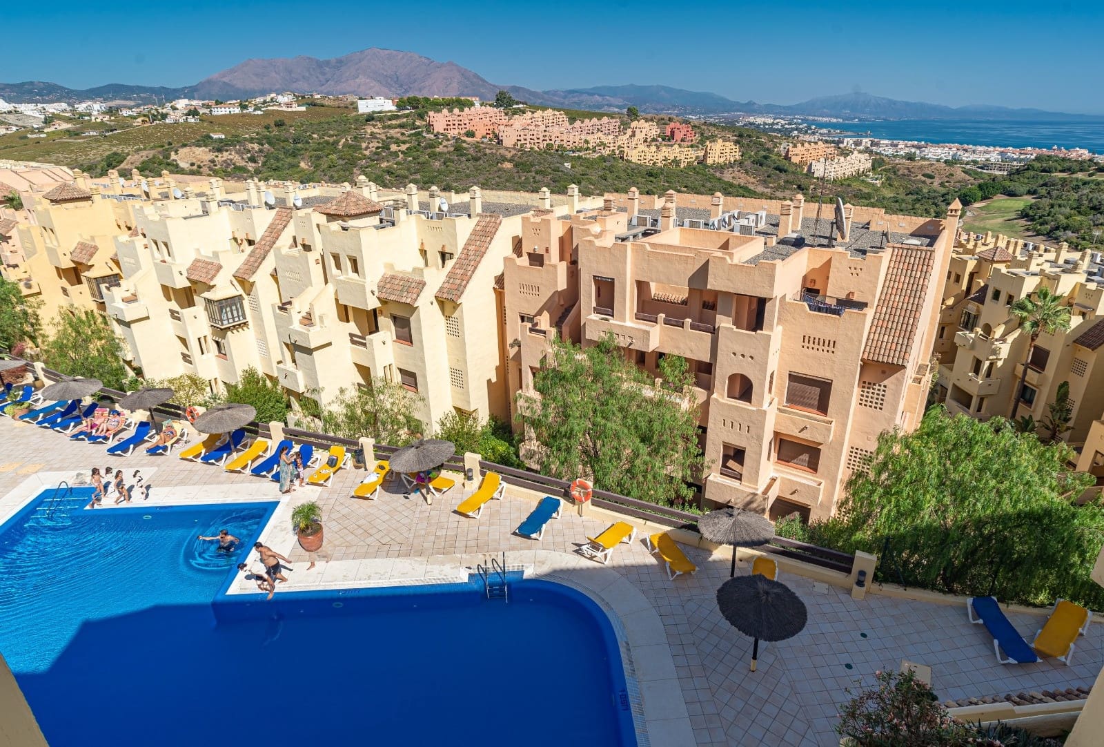 2 soveværelse Lejlighed til salg i Manilva med swimmingpool garage - € 315.000 (Ref: 9751836)