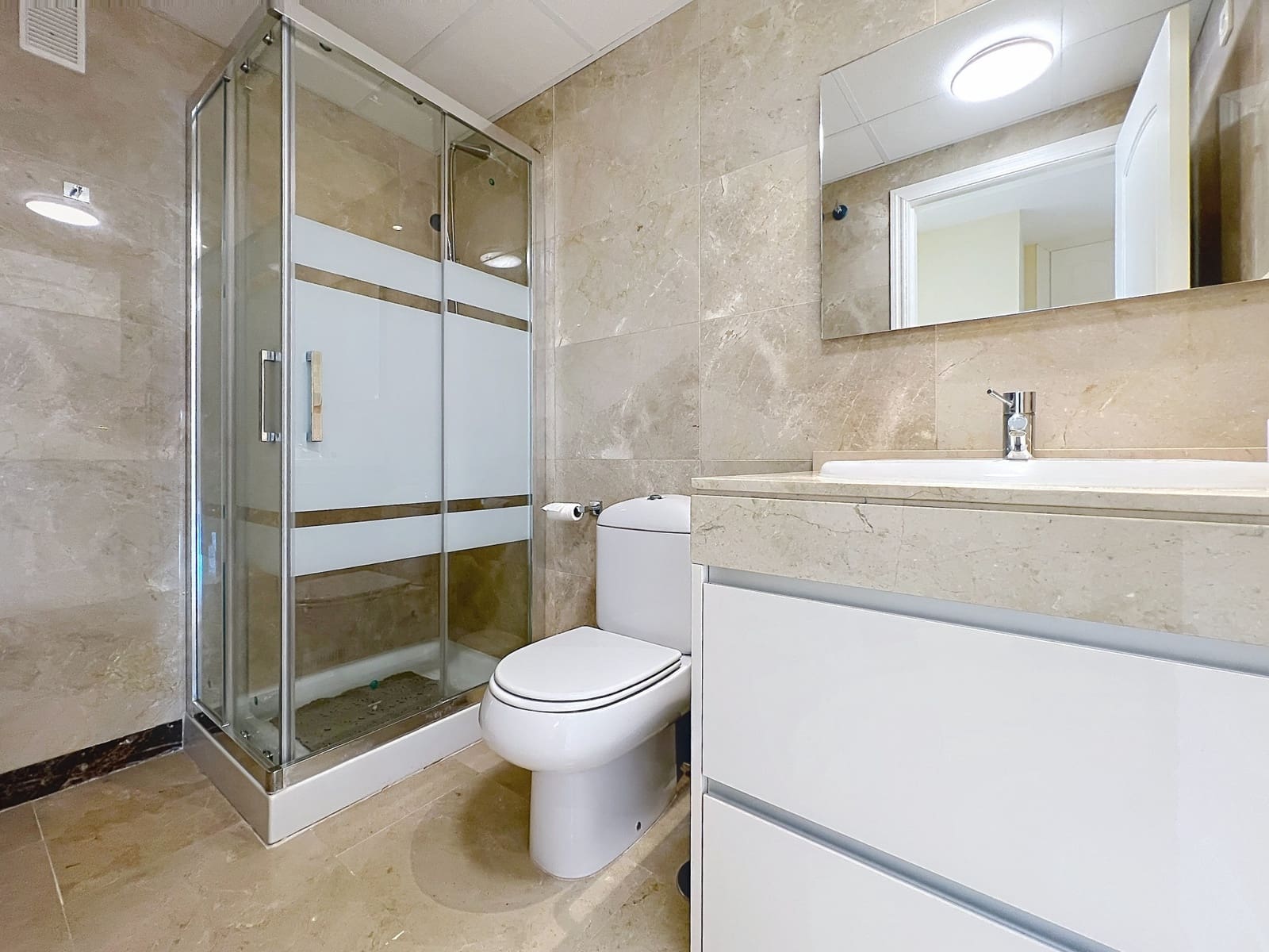 2 soveværelse Lejlighed til salg i Manilva med swimmingpool garage - € 315.000 (Ref: 9751836)