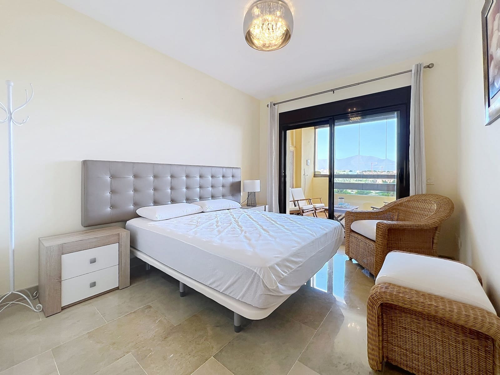 2 soveværelse Lejlighed til salg i Manilva med swimmingpool garage - € 315.000 (Ref: 9751836)