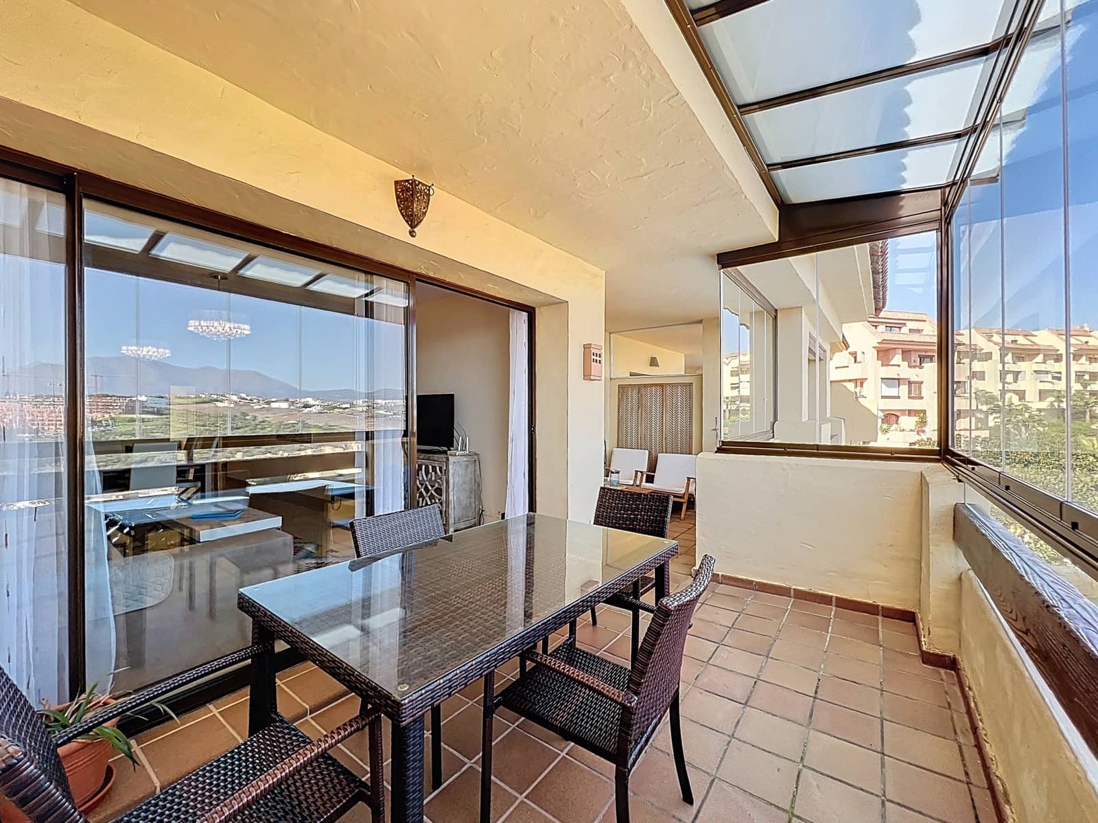 2 soveværelse Lejlighed til salg i Manilva med swimmingpool garage - € 315.000 (Ref: 9751836)