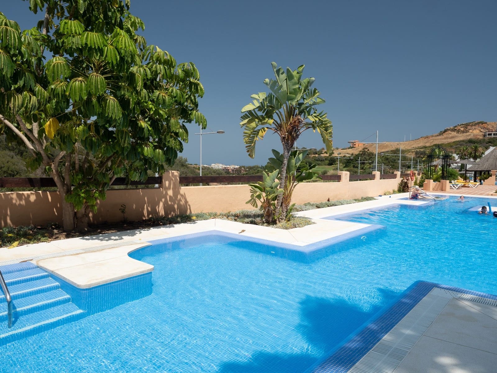 2 sovrum Lägenhet till salu i Manilva med pool garage - 315 000 € (Ref: 9751836)