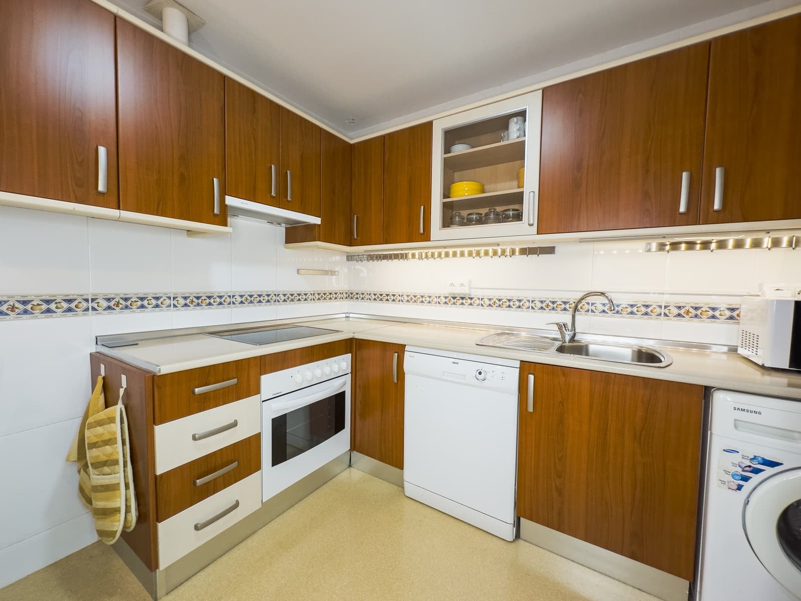 Apartamento de 3 habitaciones en San Luis de Sabinillas en venta con piscina garaje - 299.990 € (Ref: 9755614)