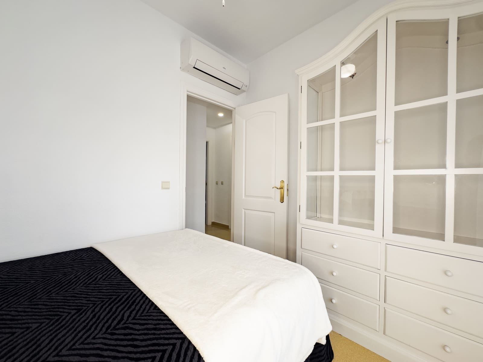 Apartamento de 3 habitaciones en San Luis de Sabinillas en venta con piscina garaje - 299.990 € (Ref: 9755614)