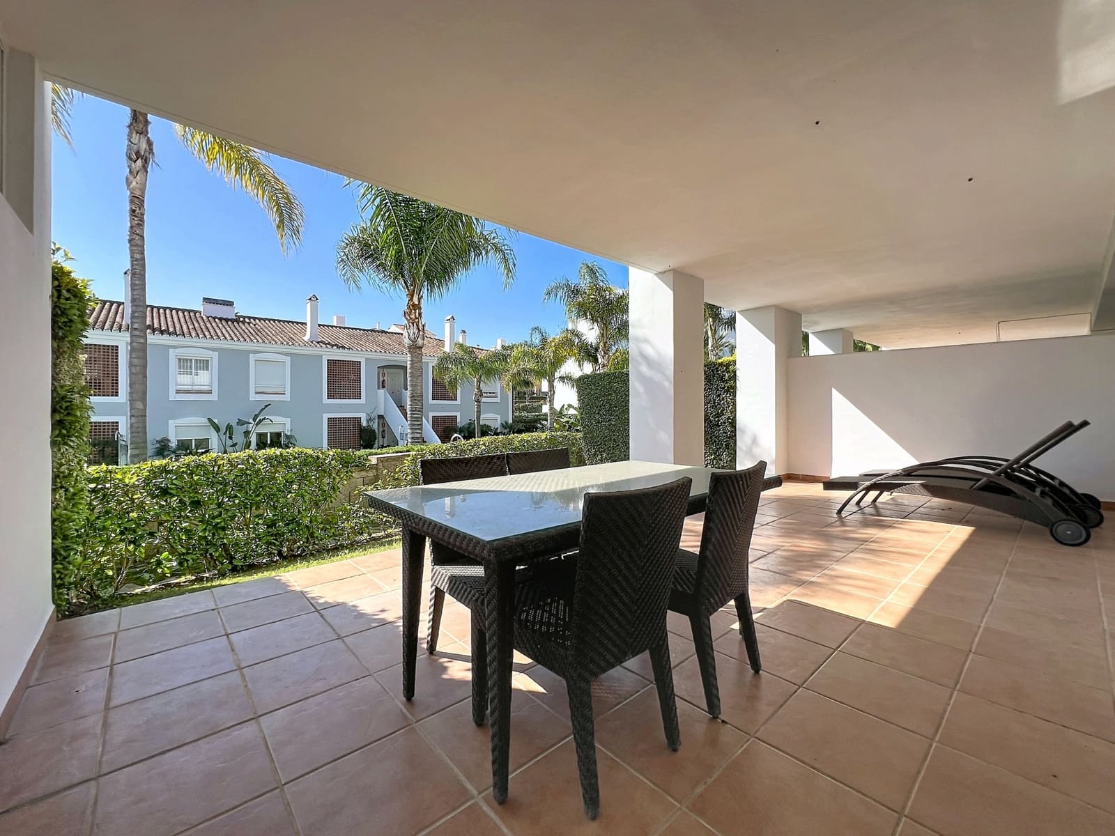 Apartamento de 2 habitaciones en Estepona en venta con piscina garaje - 399.000 € (Ref: 9780507)