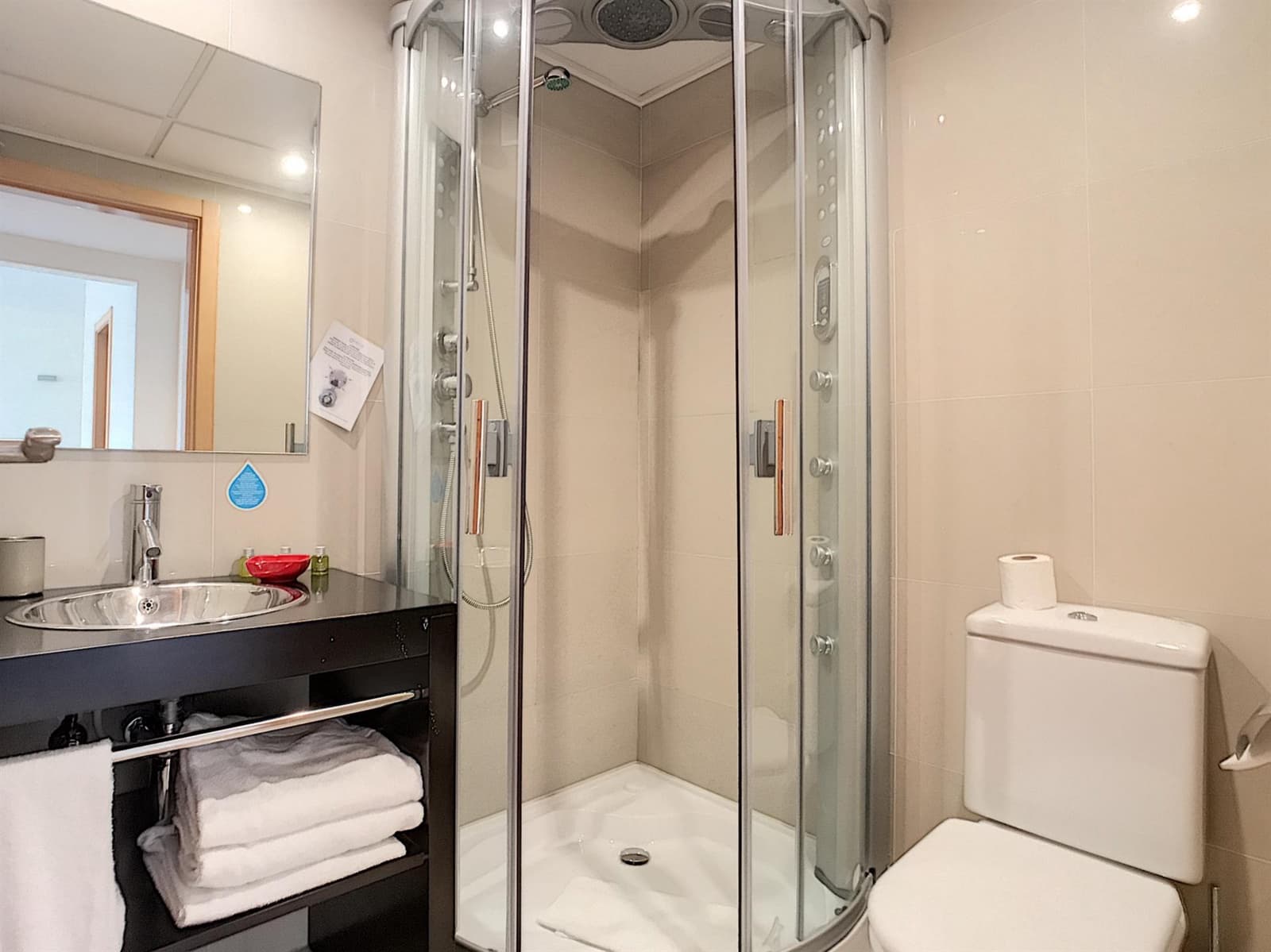 Apartamento de 2 habitaciones en Estepona en venta con piscina garaje - 399.000 € (Ref: 9780507)